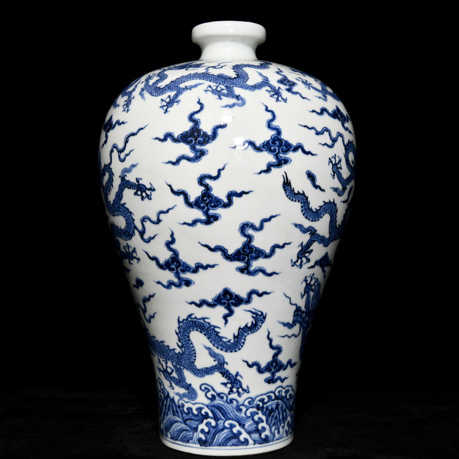An Exquisite Chinese blue and white dragon pattern plum vase: Size: Height 44.3 cm - Width 27 cm |Materials: Porcelain |Style Dynasty: Ming dynasty |Inscription: Xuande Mark |Object: Chinese Antique