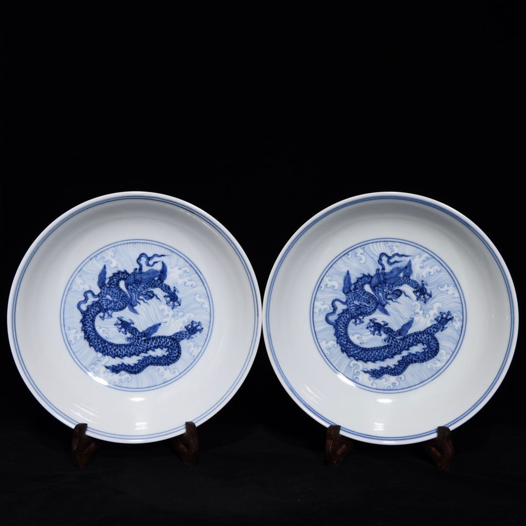 An Exquisite Chinese blue and white dragon pattern plate: Size: Width 22 cm - Height 5 cm |Materials: Porcelain |Style Dynasty: Ming dynasty |Inscription: Xuande Mark |Object: Chinese Antique