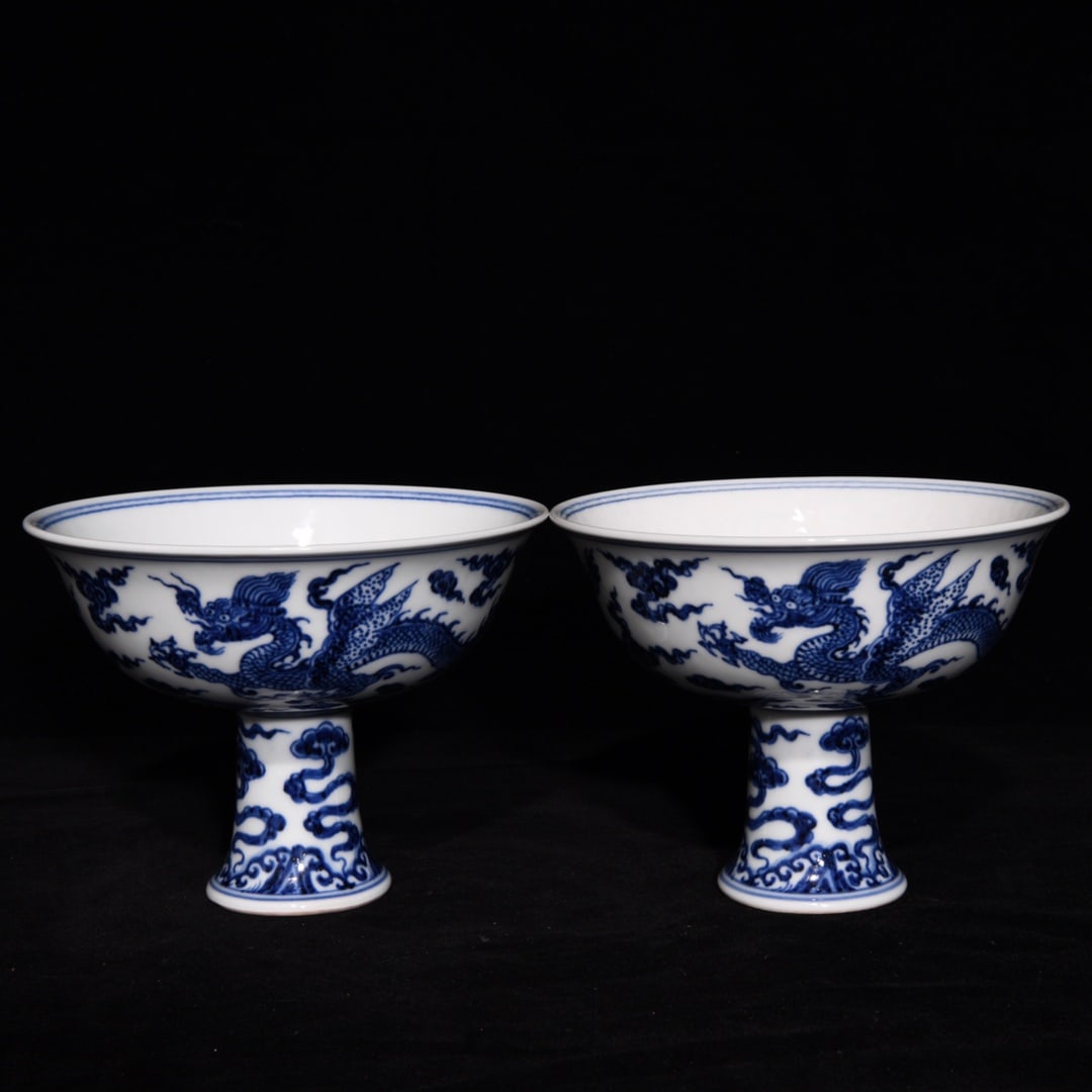 An Exquisite Chinese blue and white dragon pattern tall bowl: Size: Width 16.3 cm - Height 12.2 cm |Materials: Porcelain |Style Dynasty: Ming dynasty |Inscription: Xuande Mark |Object: Chinese Antique
