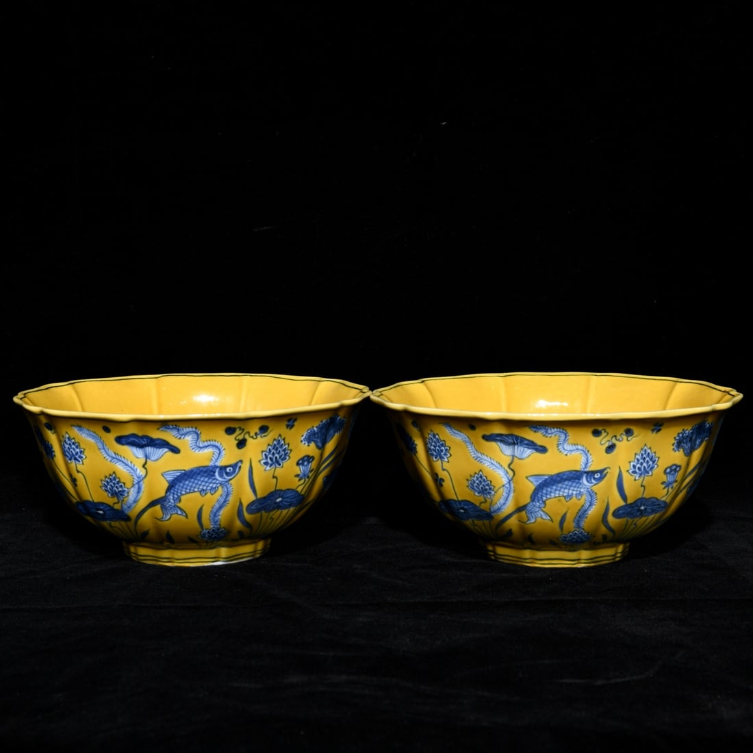 An Exquisite Chinese yellow ground blue and white fish and algae pattern ten-sided bowl: Size: Width 22.5 cm - Height 10.5 cm |Materials: Porcelain |Style Dynasty: Ming dynasty |Inscription: Xuande Mark |Object: Chinese Antique
