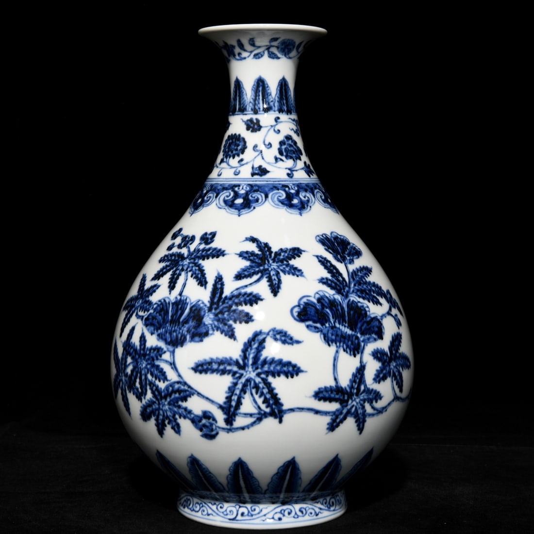 An Exquisite Chinese blue and white jade pot spring vase: Size: Height 31 cm - Width 20 cm |Materials: Porcelain |Style Dynasty: Ming dynasty |Inscription: Jianwen Mark |Object: Chinese Antique