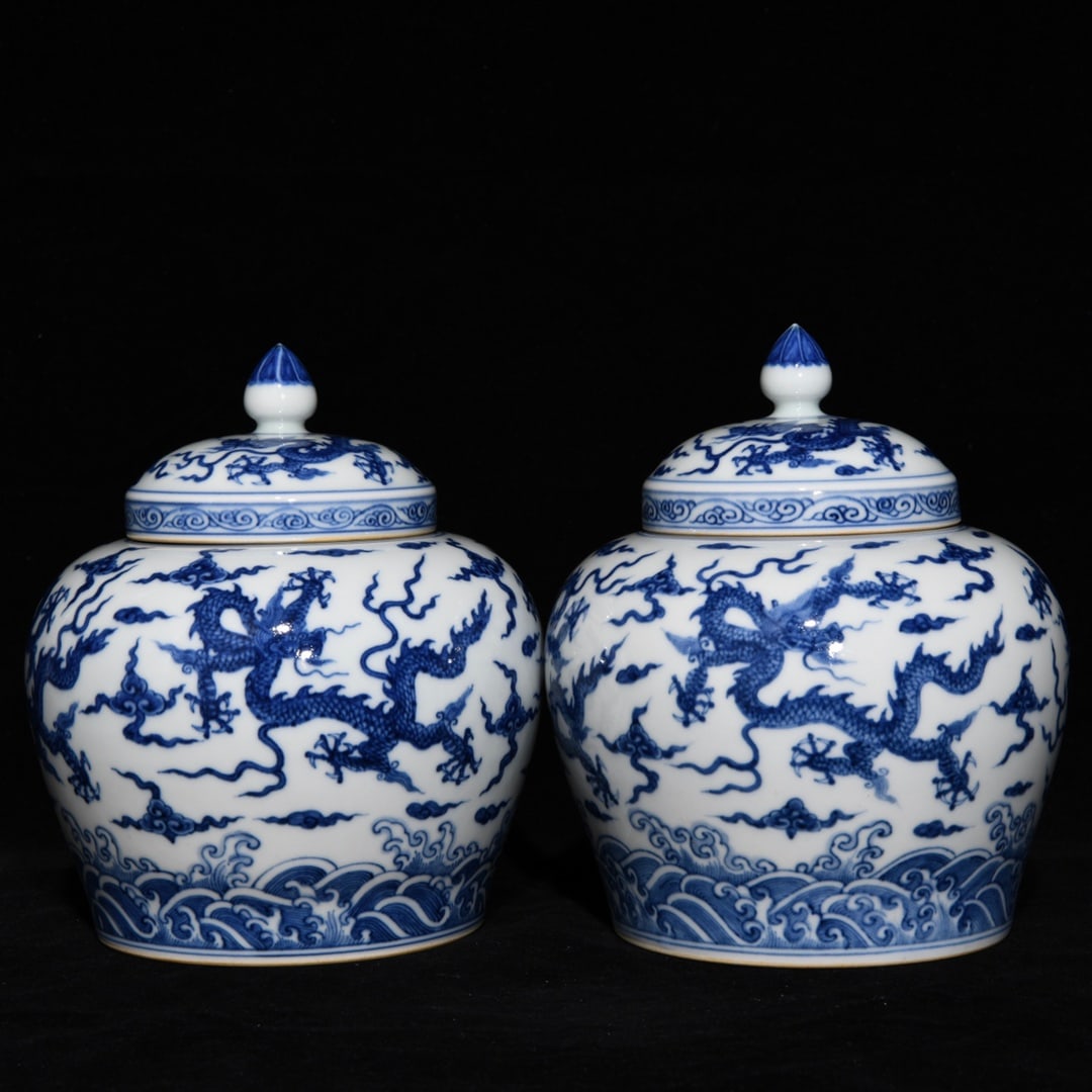 An Exquisite Chinese blue and white dragon pattern Tianzi jar: Size: Height 18 cm - Width 15 cm |Materials: Porcelain |Style Dynasty: Ming dynasty |Inscription: Chenghua Mark |Object: Chinese Antique