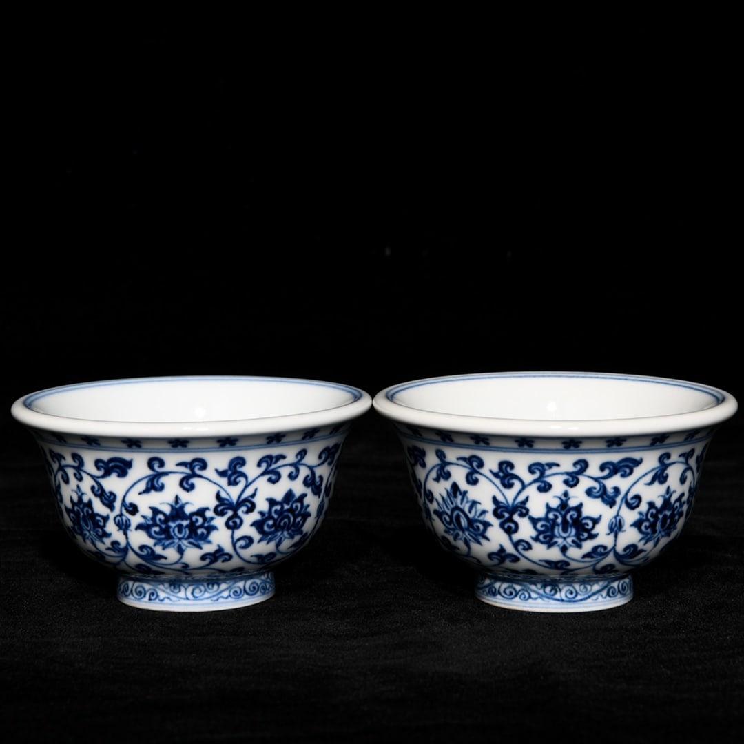 An Exquisite Chinese blue and white flower pattern pressed hand cup: Size: Width 9.5 cm - Height 5.3 cm |Materials: Porcelain |Style Dynasty: Ming dynasty |Inscription: Yongle Mark |Object: Chinese Antique