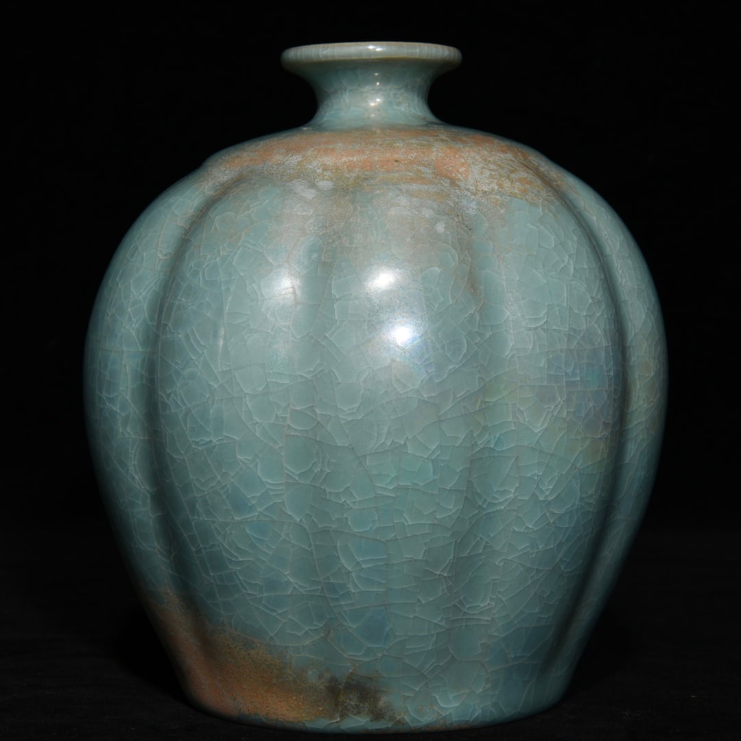 An Exquisite Chinese Ru kiln ice cracked melon edge bottle: Size: Height 14.7 cm - Width 13 cm |Materials: Porcelain |Style Dynasty: Song dynasty |Inscription: 10th-c |Object: Chinese Antique