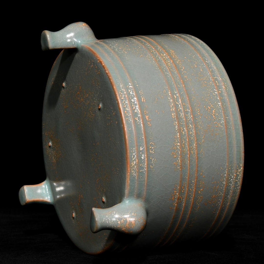 An Exquisite Chinese Ru kiln string-patterned tripod - 6