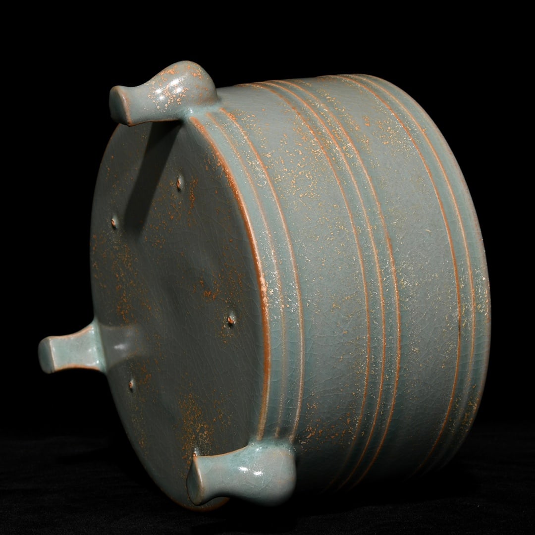 An Exquisite Chinese Ru kiln string-patterned tripod - 7