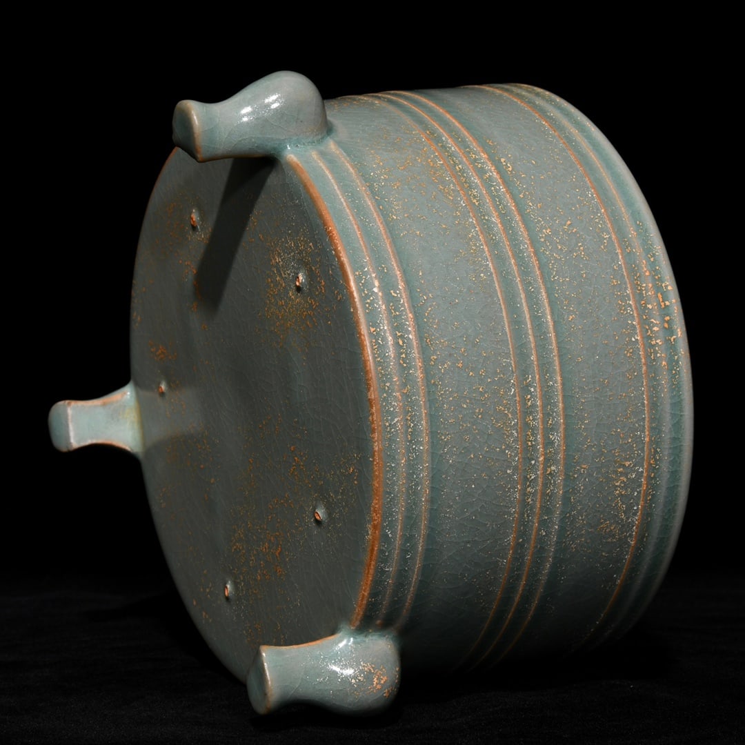 An Exquisite Chinese Ru kiln string-patterned tripod - 8