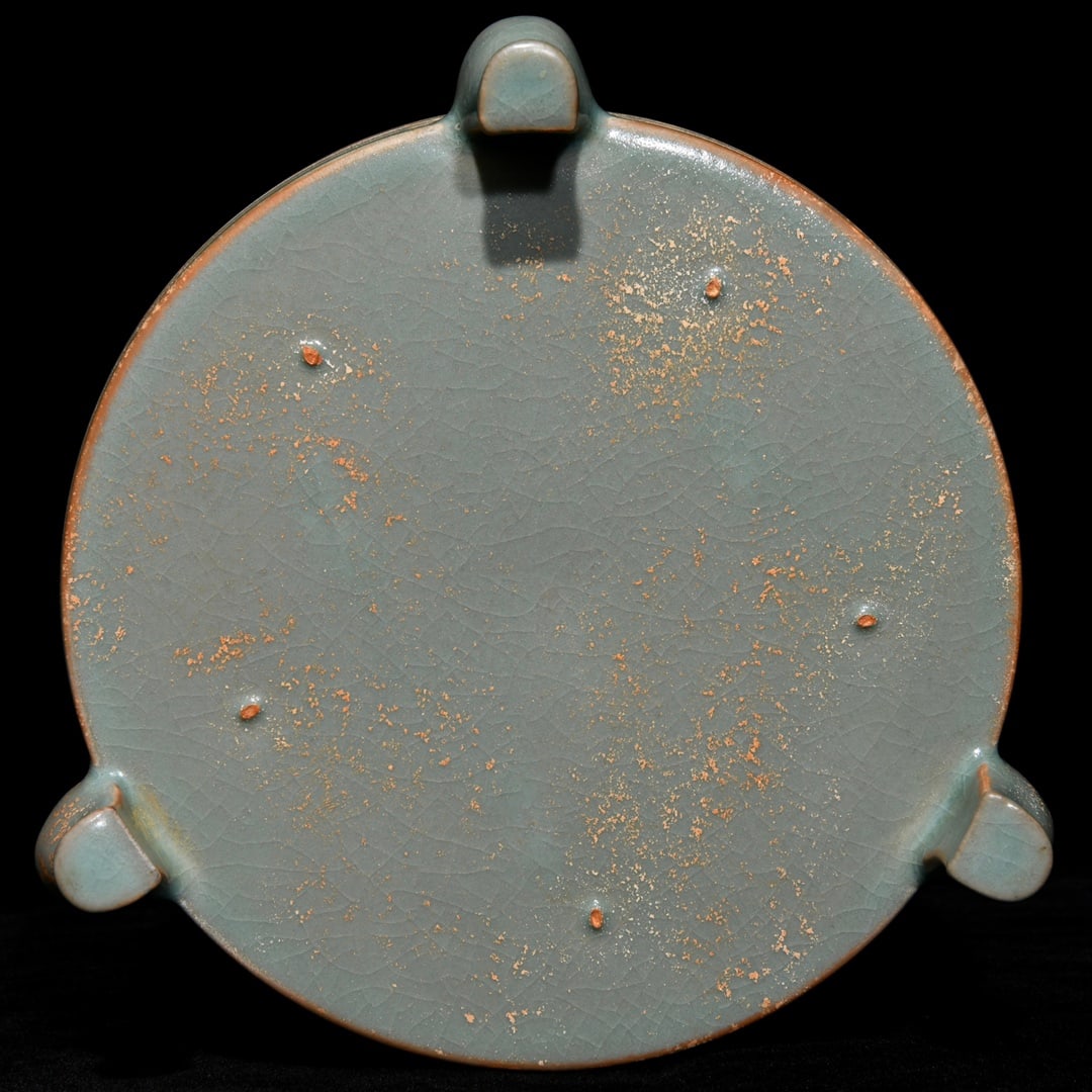 An Exquisite Chinese Ru kiln string-patterned tripod - 9