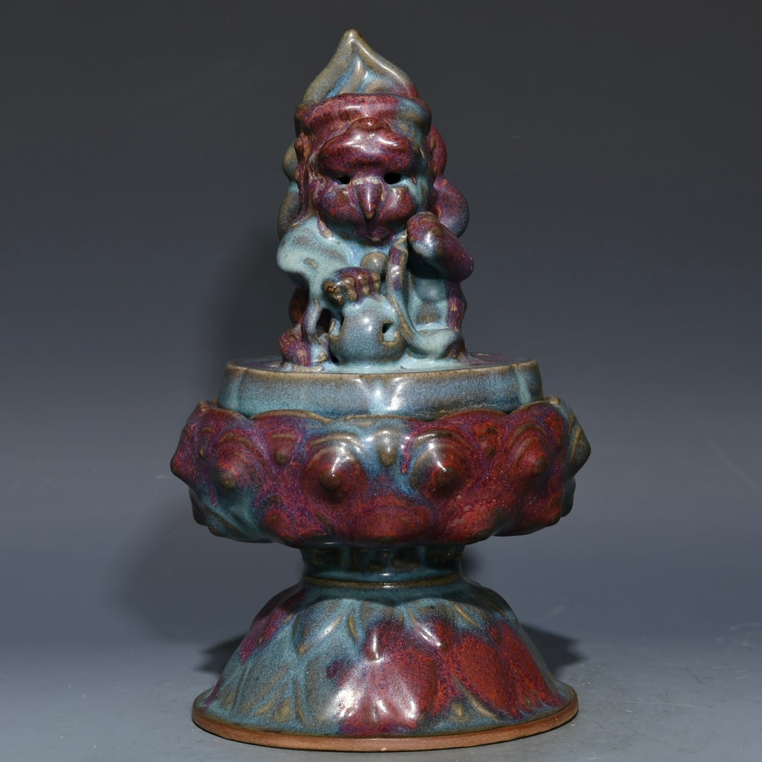An Exquisite Chinese Jun kiln lion smoker: Size: Height 27 cm - Width 18 cm |Materials: Porcelain |Style Dynasty: Song dynasty |Inscription: 10th-c |Object: Chinese Antique