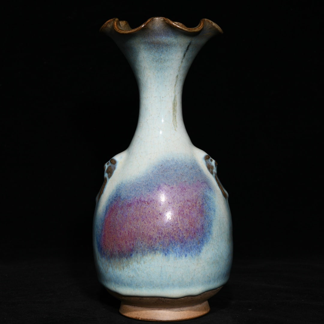 An Exquisite Chinese Jun kiln vase with flower mouth: Size: Height 23 cm - Width 12 cm |Materials: Porcelain |Style Dynasty: Song dynasty |Inscription: 10th-c |Object: Chinese Antique