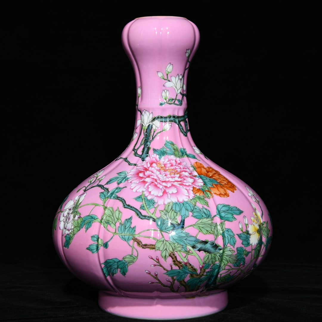 An exquisite Chinese pink ground pastel flower garlic vase: Size: Height 29 cm - Width 21.5 cm |Materials: Porcelain |Style Dynasty: Qing dynasty |Inscription: Yongzheng Mark |Object: Chinese Antique