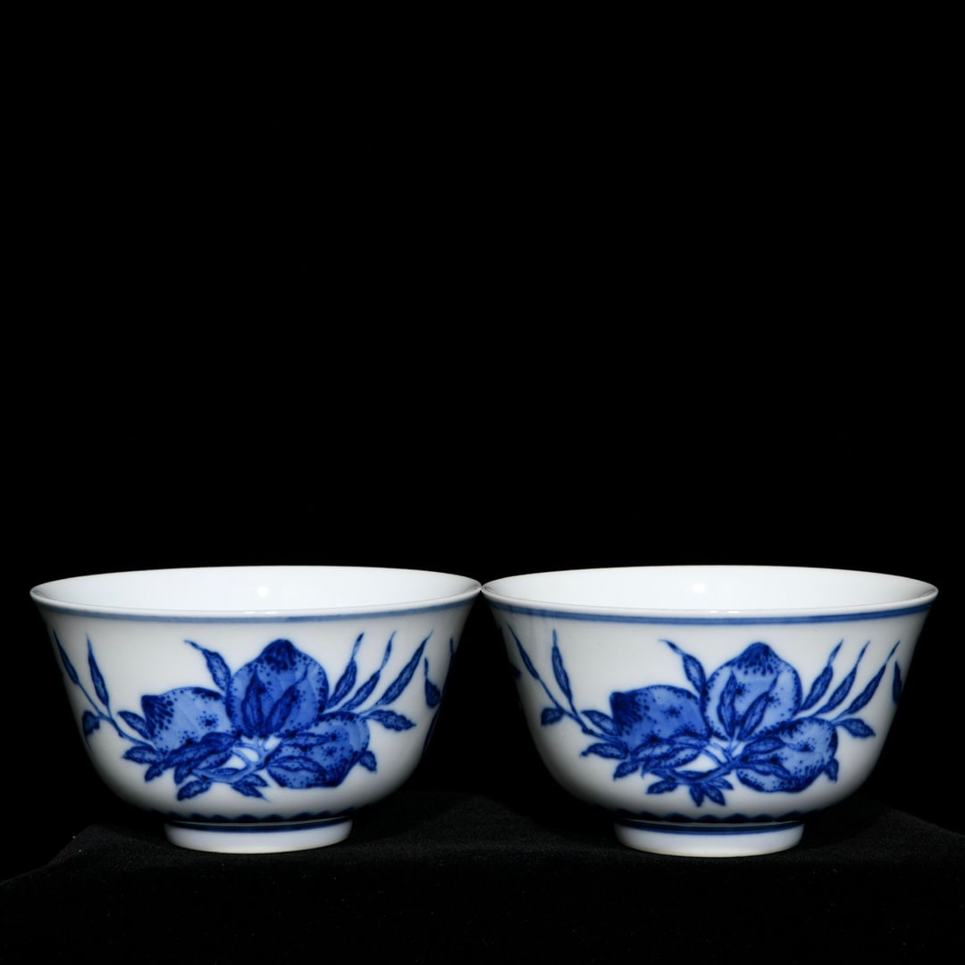 An exquisite Chinese blue and white cup with three fruits: Size: Width 9 cm - Height 5 cm |Materials: Porcelain |Style Dynasty: Qing dynasty |Inscription: Qianlong Mark |Object: Chinese Antique