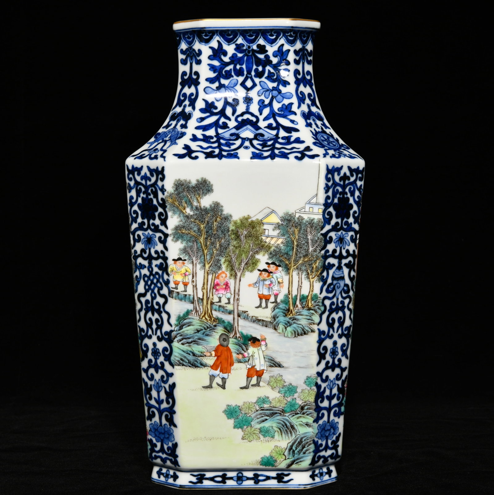 An exquisite Chinese blue and white windowed enamel Western figure square vase: Size: Height 33 cm - Width 17 cm |Materials: Porcelain |Style Dynasty: Qing dynasty |Inscription: Qianlong Mark |Object: Chinese Antique