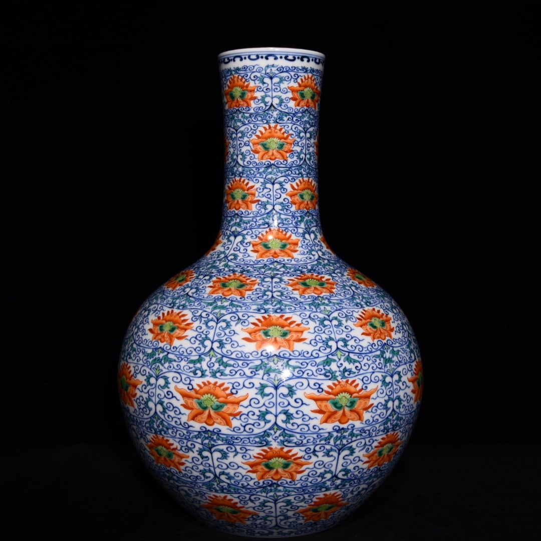 An exquisite Chinese blue and white doucai alum red celestial sphere vase: Size: Height 38.5 cm - Width 24.5 cm |Materials: Porcelain |Style Dynasty: Qing dynasty |Inscription: Qianlong Mark |Object: Chinese Antique