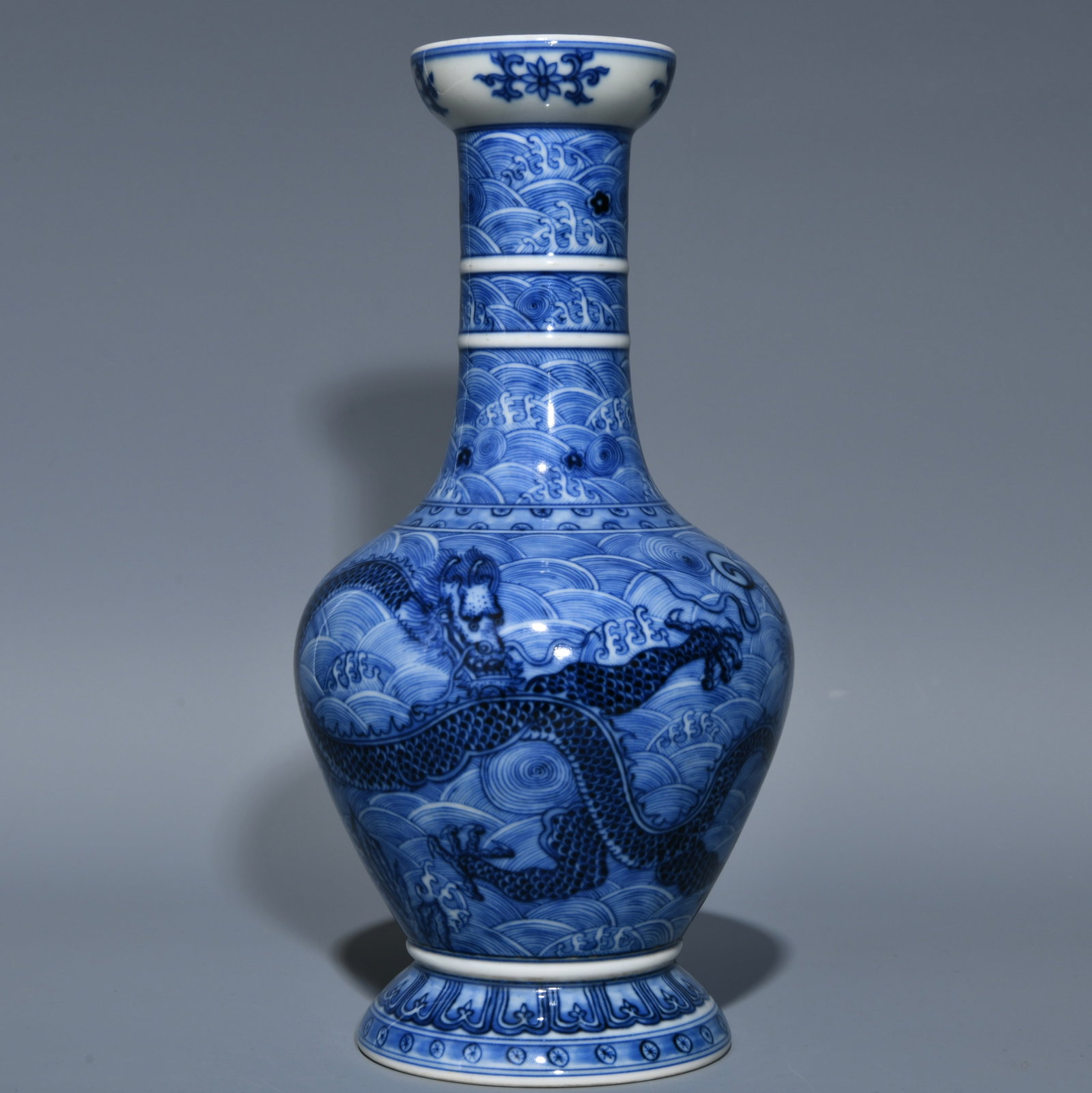 An exquisite Chinese blue and white seawater dragon vase: Size: Height 23.5 cm - Width 11.5 cm |Materials: Porcelain |Style Dynasty: Qing dynasty |Inscription: Qianlong Mark |Object: Chinese Antique