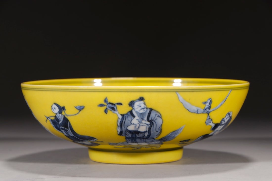 An Exquisite Chinese Yellow ground blue and white Eight Immortals bowl: Size: Height 7 cm - Width 20 cm |Materials: Porcelain |Style Dynasty: Qing dynasty |Inscription: Qianlong Mark |Object: Chinese Antique