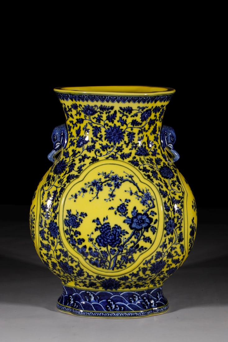 An Exquisite Chinese Yellow ground blue and white flowers vase entwining branches plum blossoms and: Size: Height 42 cm - Width 14.2 cm |Materials: Porcelain |Style Dynasty: Qing dynasty |Inscription: Qianlong Mark |Object: Chinese Antique
