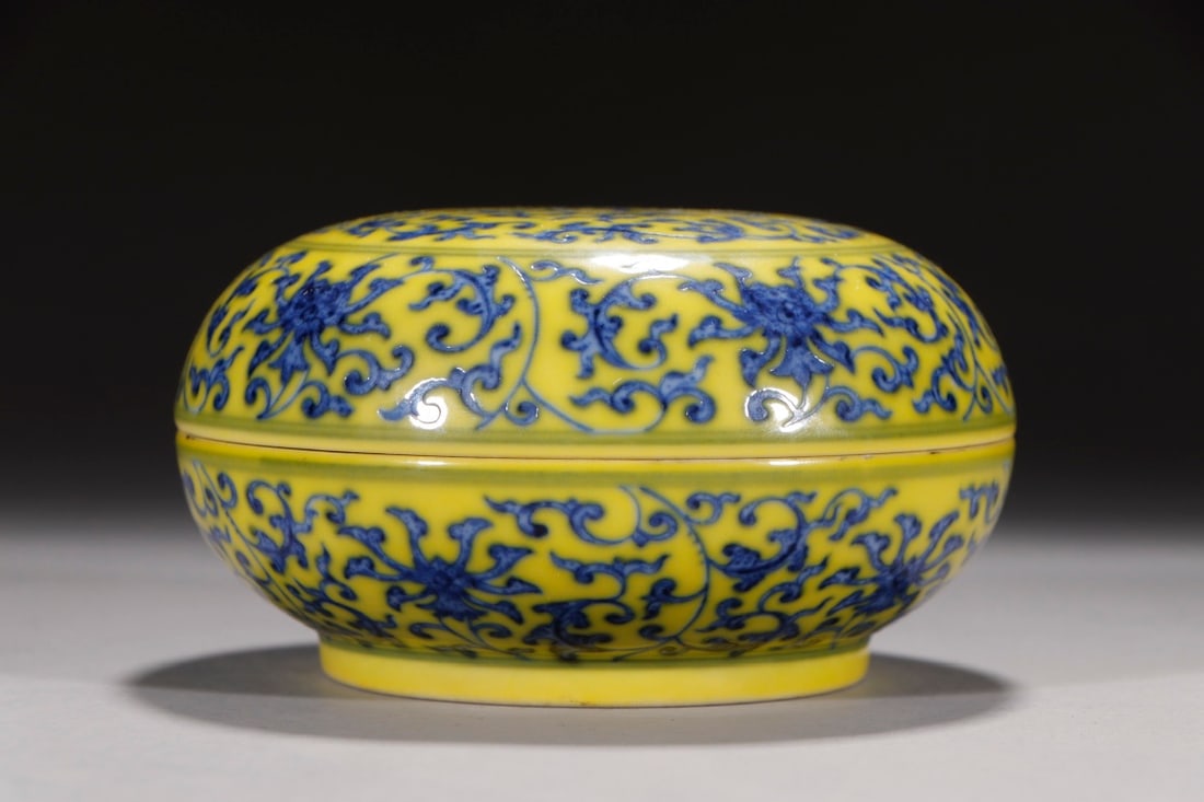 An Exquisite Chinese fruit box with yellow ground blue and white flowers and lotus: Size: Height 7 cm - Width 12.2 cm |Materials: Porcelain |Style Dynasty: Qing dynasty |Inscription: Qianlong Mark |Object: Chinese Antique