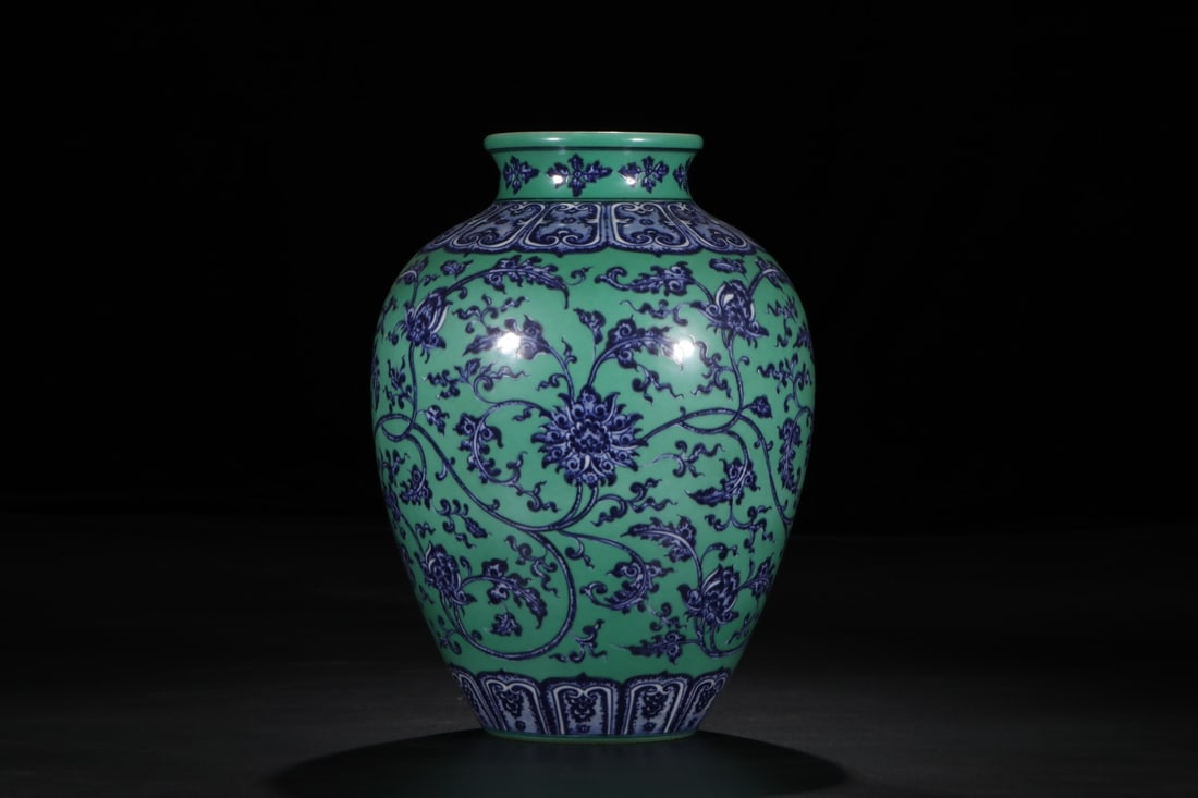 An Exquisite Chinese blue and white green vase with entwining lotus branches: Size: Height 32.2 cm - Width 11.8 cm |Materials: Porcelain |Style Dynasty: Qing dynasty |Inscription: Qianlong Mark |Object: Chinese Antique