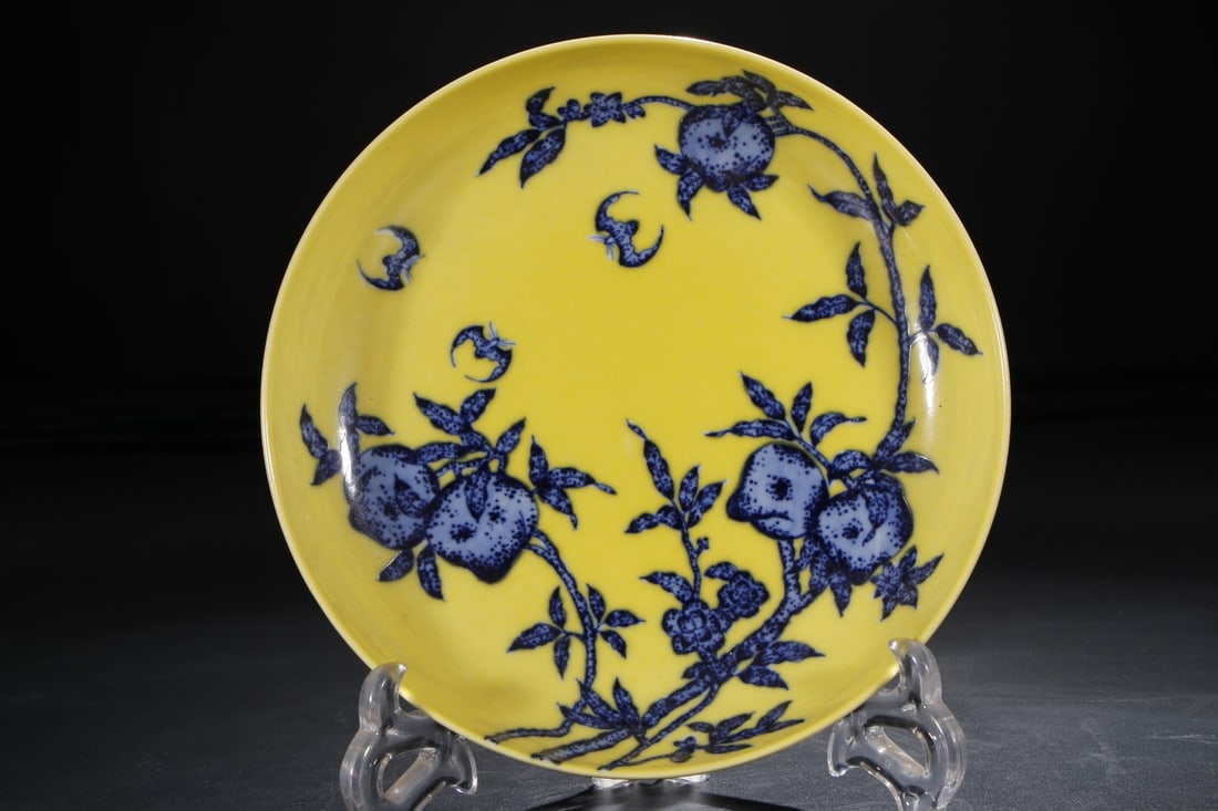 An Exquisite Chinese yellow ground blue and white plate with the of happiness and longevity: Size: Height 4 cm - Width 19.7 cm |Materials: Porcelain |Style Dynasty: Qing dynasty |Inscription: yongzheng Mark |Object: Chinese Antique