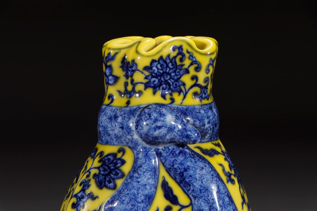 An Exquisite Chinese yellow ground blue and white lotus wrapped vase: Size: Height 21.8 cm - Width 14.2 cm |Materials: Porcelain |Style Dynasty: Qing dynasty |Inscription: Qianlong Mark |Object: Chinese Antique