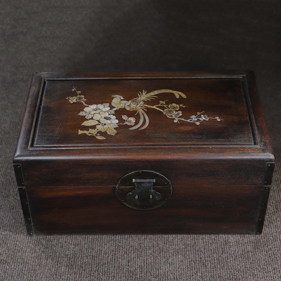 An Exquisite Chinese rosewood inlaid shell multi treasure box: Size: Width 40 cm - Height 18.5 cm Materials: Rosewood Style Dynasty: Qing Dynasty Attributed: Qinalong Period Object: Chinese Antique