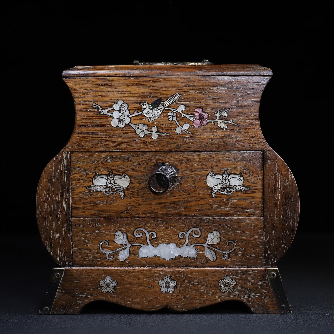 rosewood inlaid shell vase style multi treasure box with lid: Size: Width 23.5 cm - Height 22 cm Materials: Rosewood Style Dynasty: Qing Dynasty Attributed: Qinalong Period Object: Chinese Antique