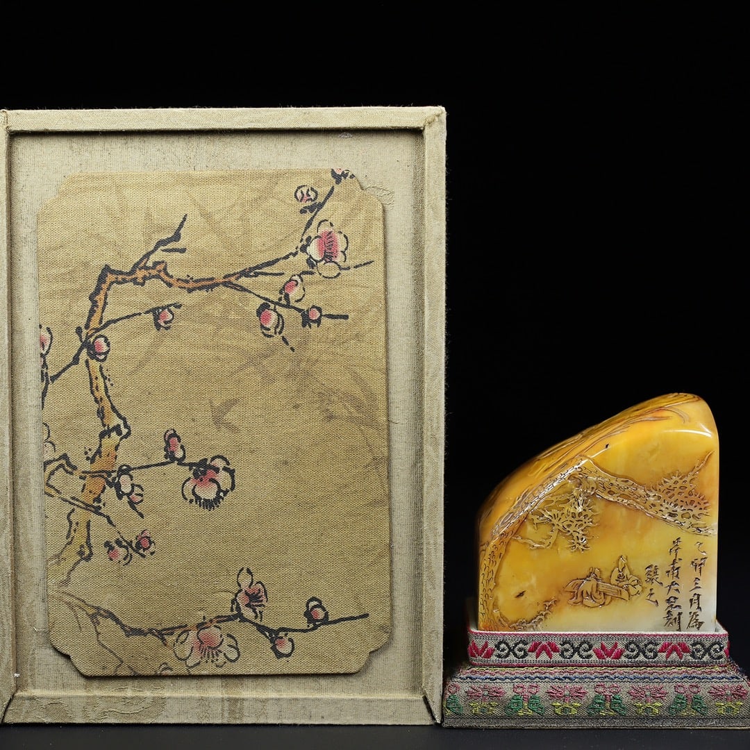 An Exquisite Chinese Shoushan stone thinly carved Panasonic Taoist character seals: Size: Height 7.7 cm - Width 7.5 cm Materials: Shoushan Stone Style Dynasty: Qing Dynasty Attributed: Qinalong Period Object: Chinese Antique