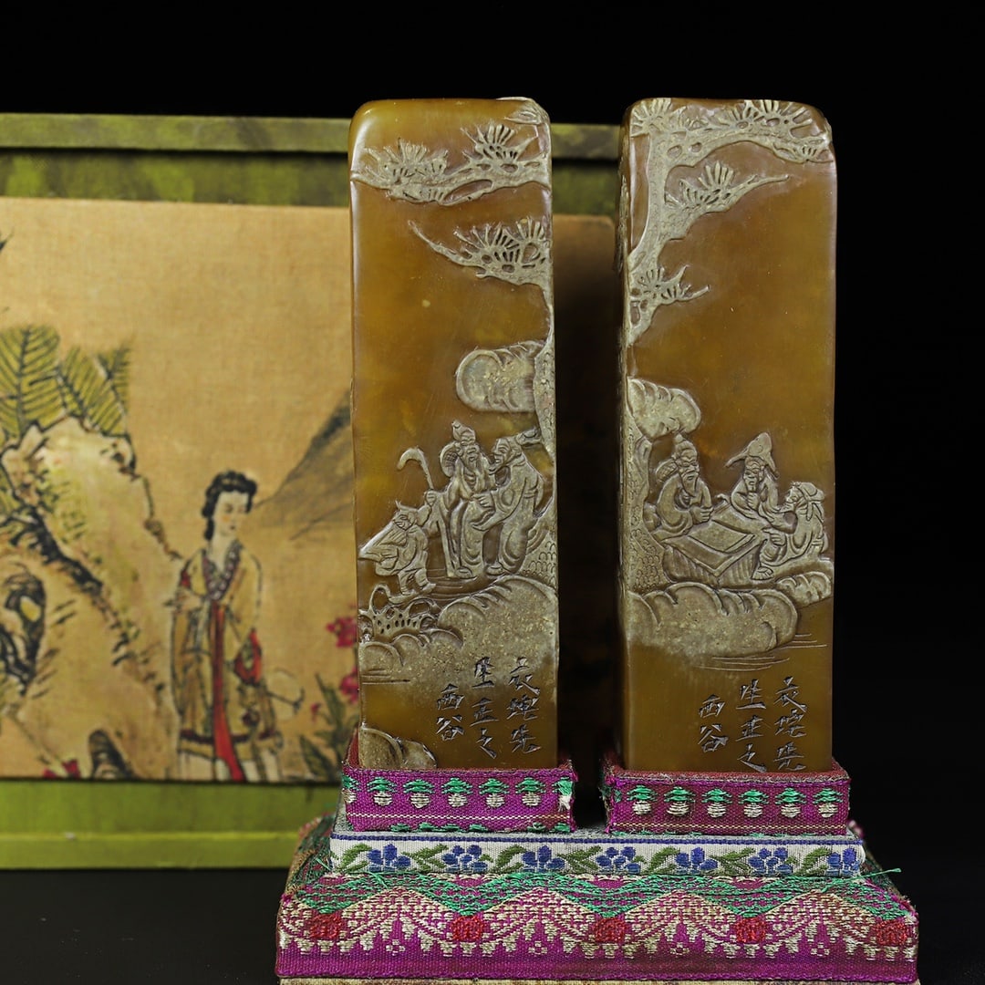 An Exquisite Chinese Shoushan A set of stone: Size: Height 12 cm - Width 3.8 cm Materials: Shoushan Stone Style Dynasty: Qing Dynasty Attributed: Qinalong Period Object: Chinese Antique
