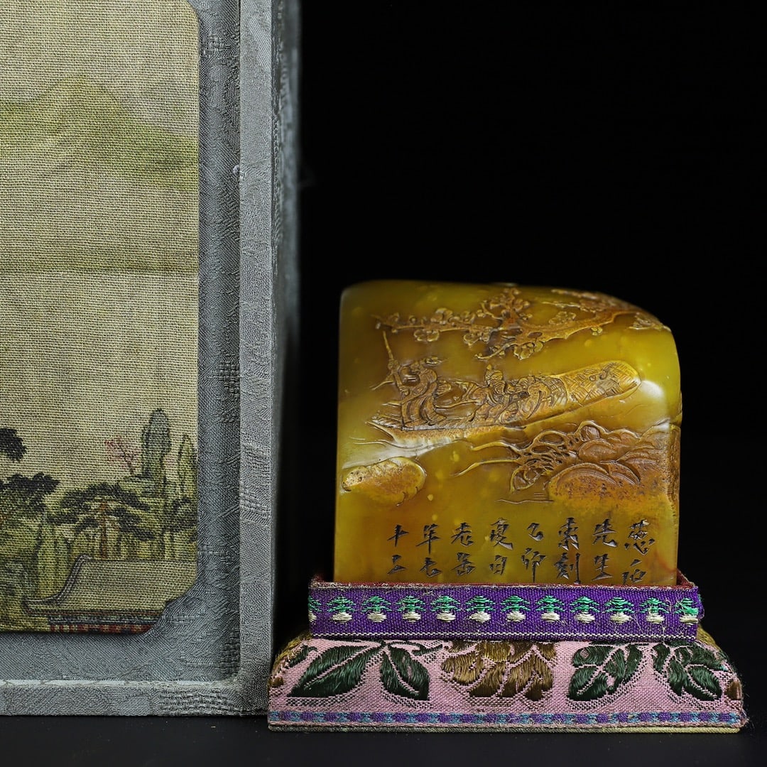 An Exquisite Chinese Shoushan Stone Boating Seal: Size: Height 6.5 cm - Width 7.3 cm Materials: Shoushan Stone Style Dynasty: Qing Dynasty Attributed: Qinalong Period Object: Chinese Antique