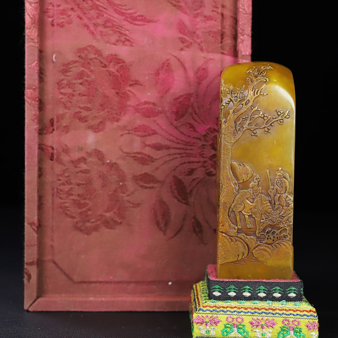 An Exquisite Chinese Shoushan stone thin carved seals: Size: Height 11 cm - Width 3.6 cm Materials: Shoushan Stone Style Dynasty: Qing Dynasty Attributed: Qinalong Period Object: Chinese Antique