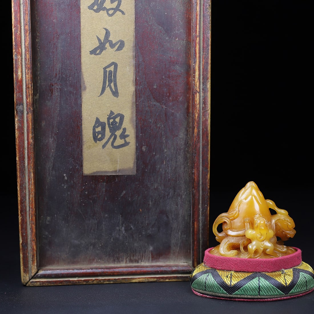 An Exquisite Chinese Shoushan Stone Bigui Dragon Turtle Tuozi Button Seal: Size: Height 5.5 cm - Width 6.5 cm Materials: Shoushan Stone Style Dynasty: Qing Dynasty Attributed: Qinalong Period Object: Chinese Antique