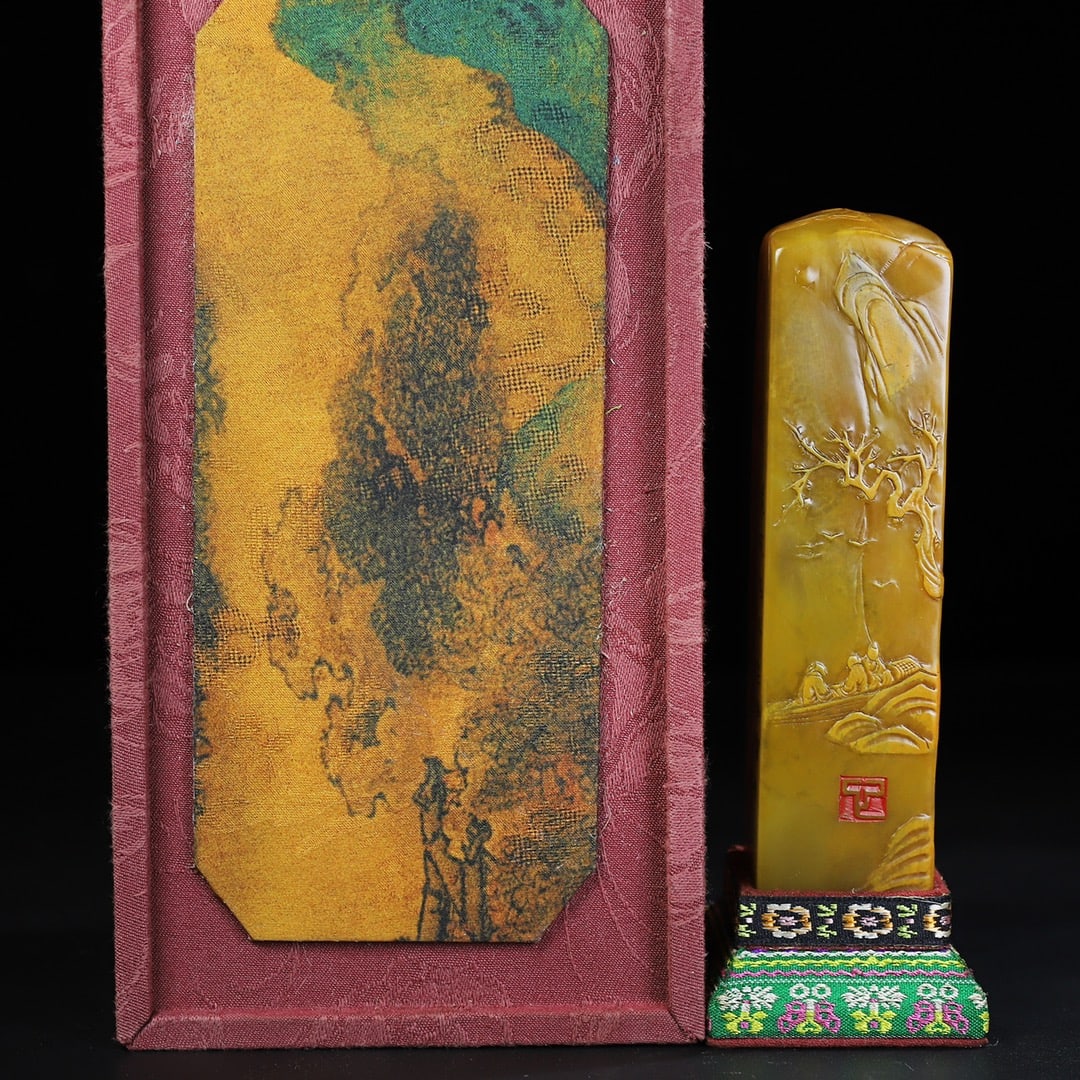 An Exquisite Chinese Shoushan stone carvings seals (1 of 9)
