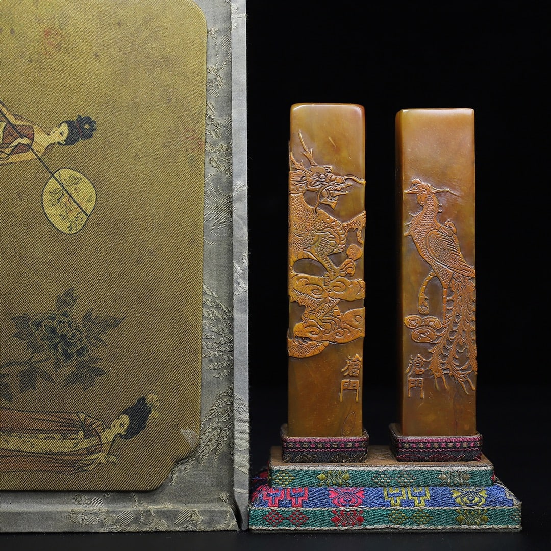 An Exquisite Chinese Shoushan stone carved dragon and phoenix Chengxiang Boyi seals (1 of 9)