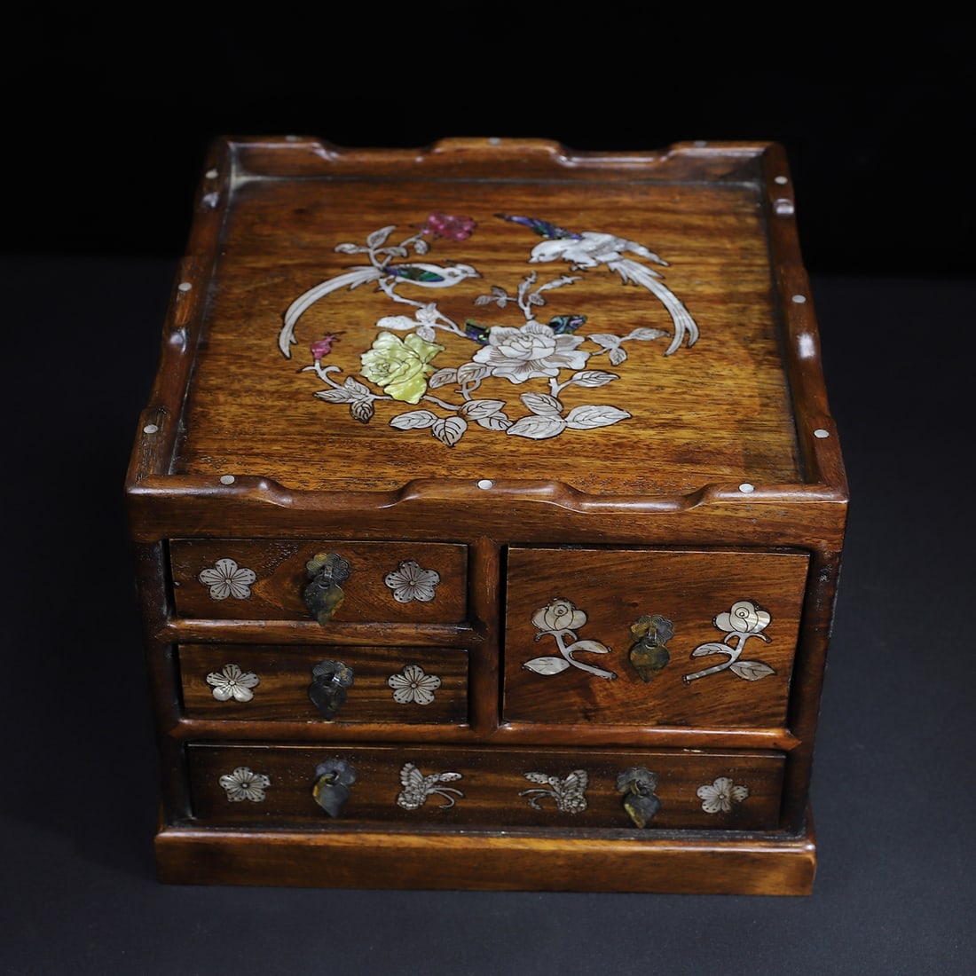 An Exquisite Chinese Rosewood inlaid with shells four drawers with curved sides supporting the tray: Size: Width 27 cm - Height 20.5 cm Materials: Rosewood Style Dynasty: Qing Dynasty Attributed: Qinalong Period Object: Chinese Antique