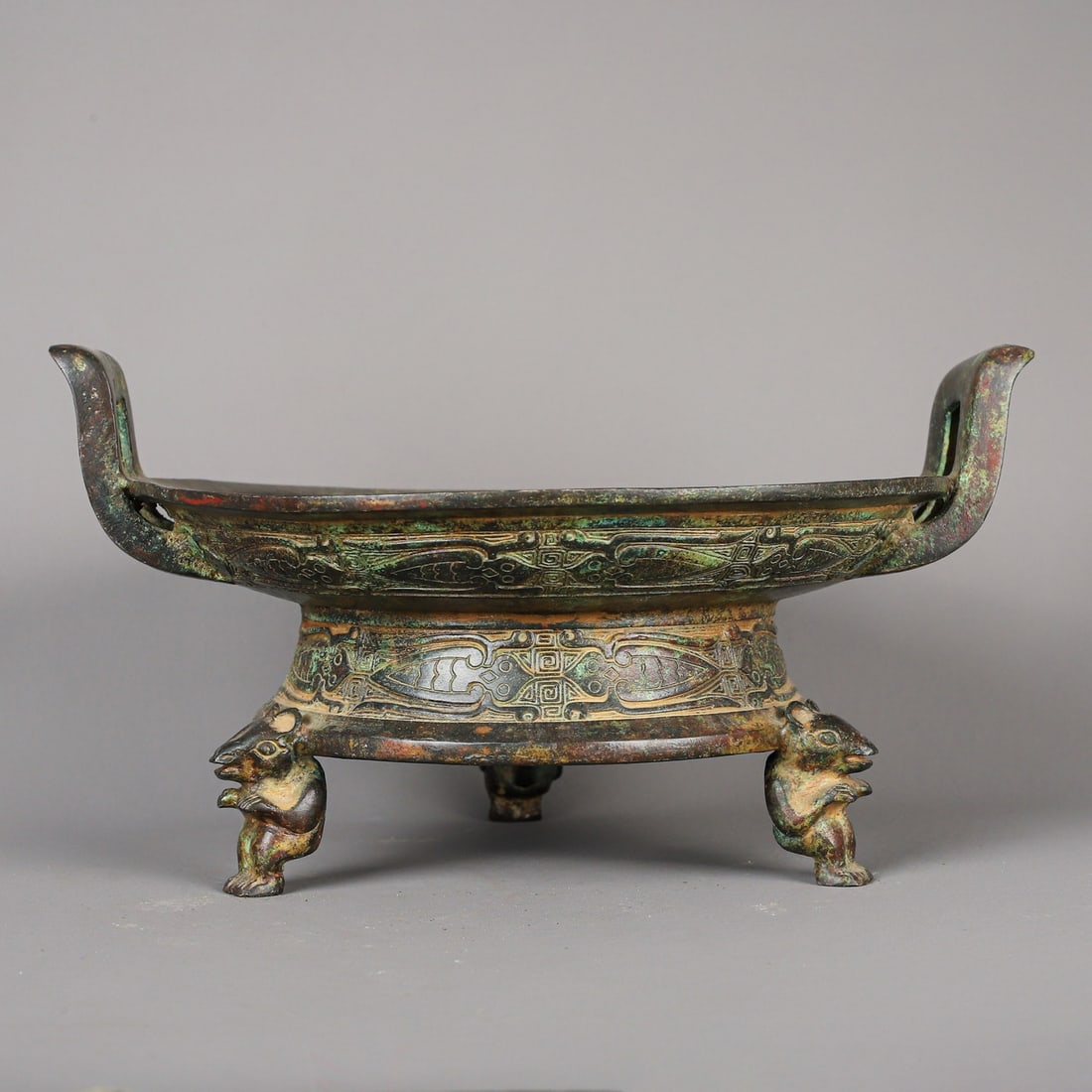 An Exquisite Chinese Bronze bear foot plate (1 of 9)