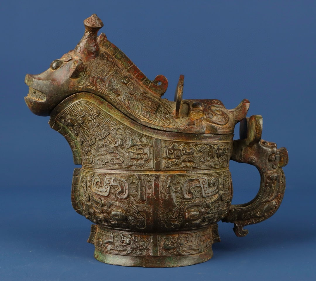 An Exquisite Chinese Bronze beast gong: Size: Height 20 cm - Width 23 cm |Materials: Bronze |Style Dynasty: zhou dynasty |Attributed: 700-bc |Object: Chinese Antique