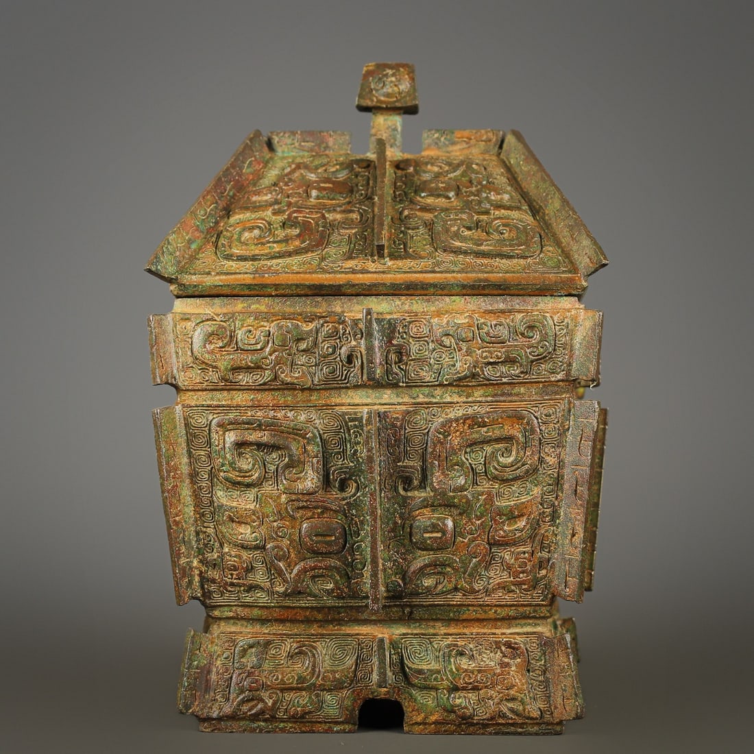 An Exquisite Chinese Bronze animal faced Fang Yi: Size: Height 26 cm - Width 14 cm |Materials: Bronze |Style Dynasty: zhou dynasty |Attributed: 700-bc |Object: Chinese Antique