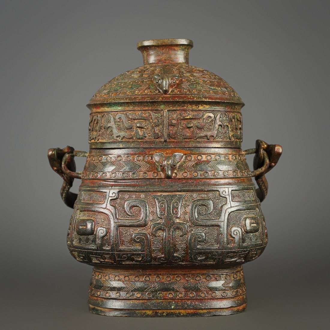 An Exquisite Chinese Bronze Lift Teapot: Size: Height 33 cm - Width 16 cm |Materials: Bronze |Style Dynasty: zhou dynasty |Attributed: 700-bc |Object: Chinese Antique