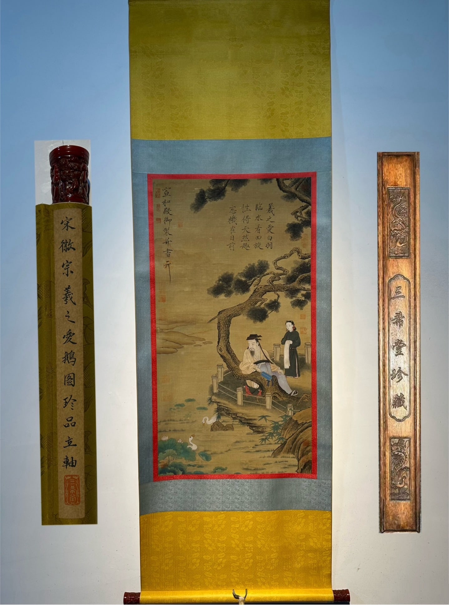 An Exquisite Chinese Scroll Hand Painting: Size: Height 100 cm - Width 53 cm |Materials: Silk and Paper |Style Dynasty: Song dynasty |Inscription: Emperor Huizong of Song |Object: Chinese Antique |An exquisite hand-painted silk masterpiece att