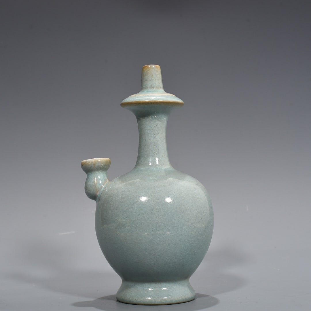 An Exquisite Chinese Ru kiln azure glaze army pure vase: Size: Height 23 cm - Width 11 cm |Materials: Porcelain |Style Dynasty: Song Dynasty |Attribution: 10th-c |Object: vase