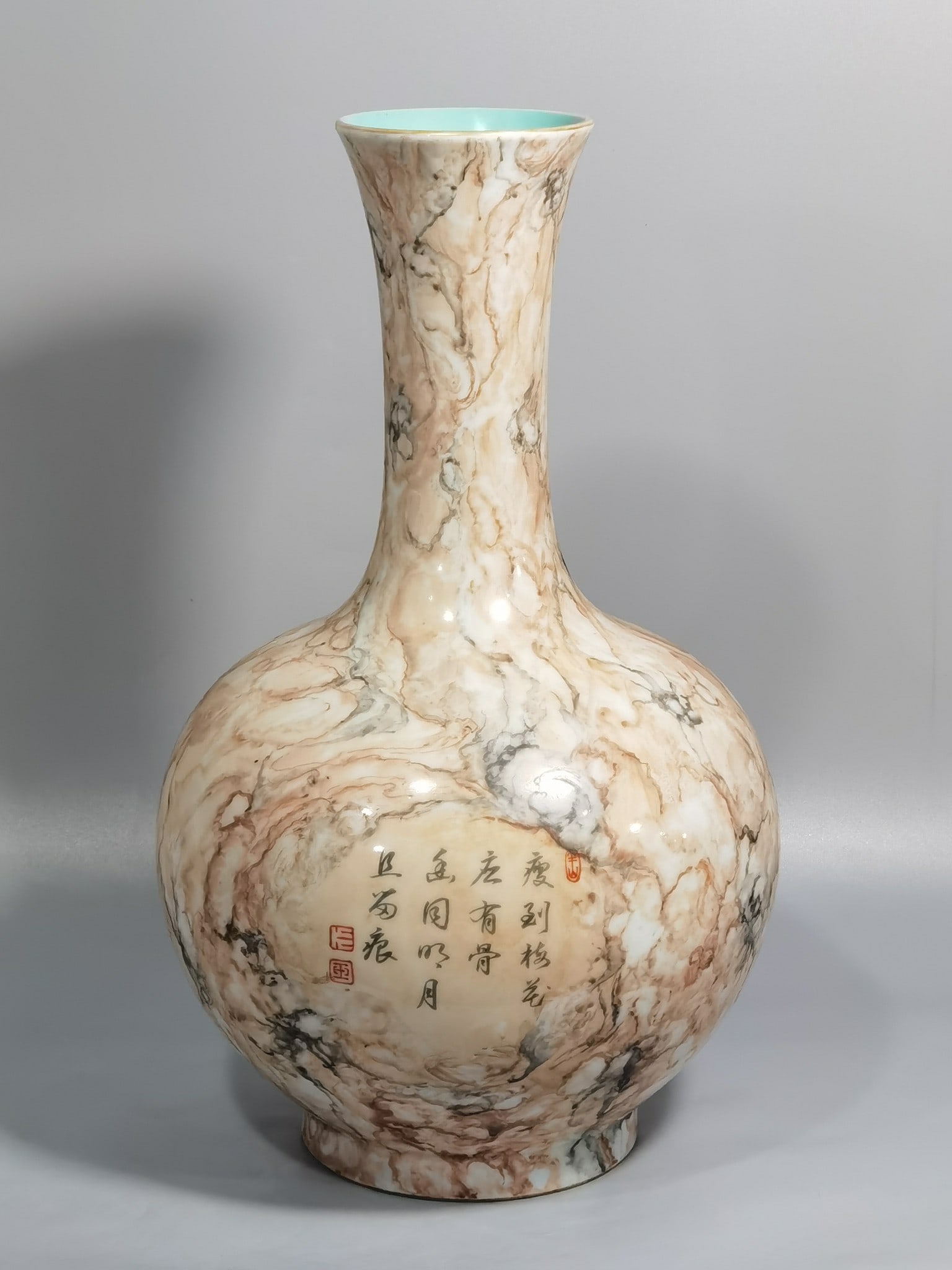 An Exquisite Chinese Tang Ying the pottery supervisor wrote a poem with cloud patterns on the vase: Size: Height 35.5 cm - Width 21.5 cm |Materials: Porcelain |Style Dynasty: Qing dynasty |Inscription: Qianlong Mark |Object: vase