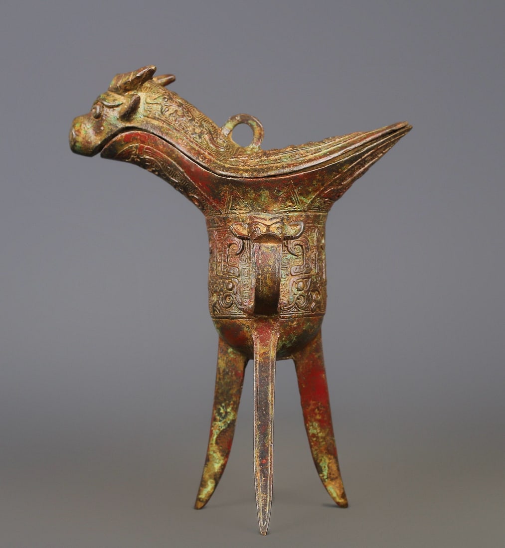 An Exquisite Chinese Bronze Beast Head Cup: Size: Height 20 cm - Width 15 cm |Materials: Bronze |Style Dynasty: zhou dynasty |Attribution: 700-BC |Object: Bell