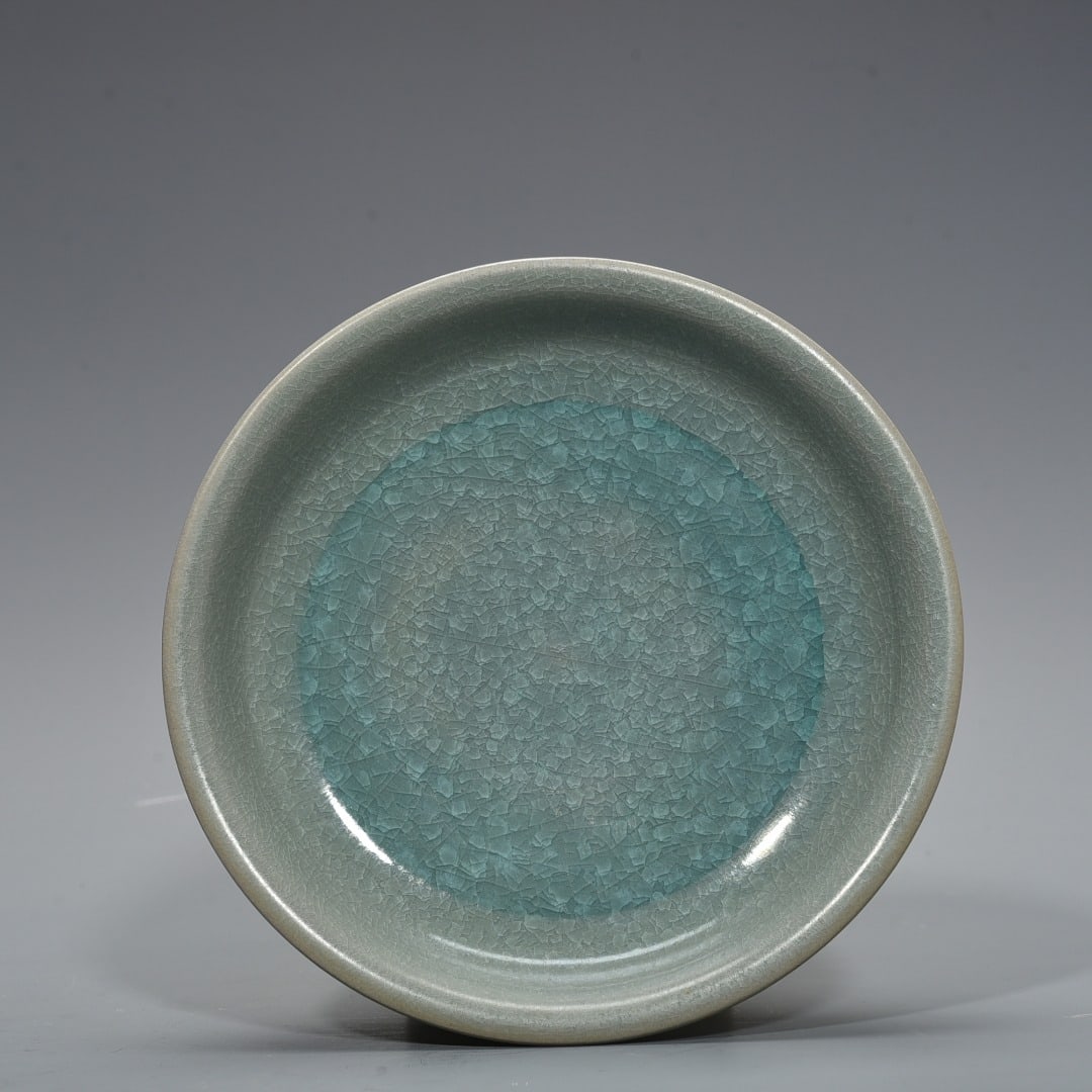 An Exquisite Chinese Ru kiln azure glaze ice cracked plate: Size: Width 20 cm - Height 5 cm |Materials: Porcelain |Style Dynasty: Song Dynasty |Attribution: 10th-c |Object: plate