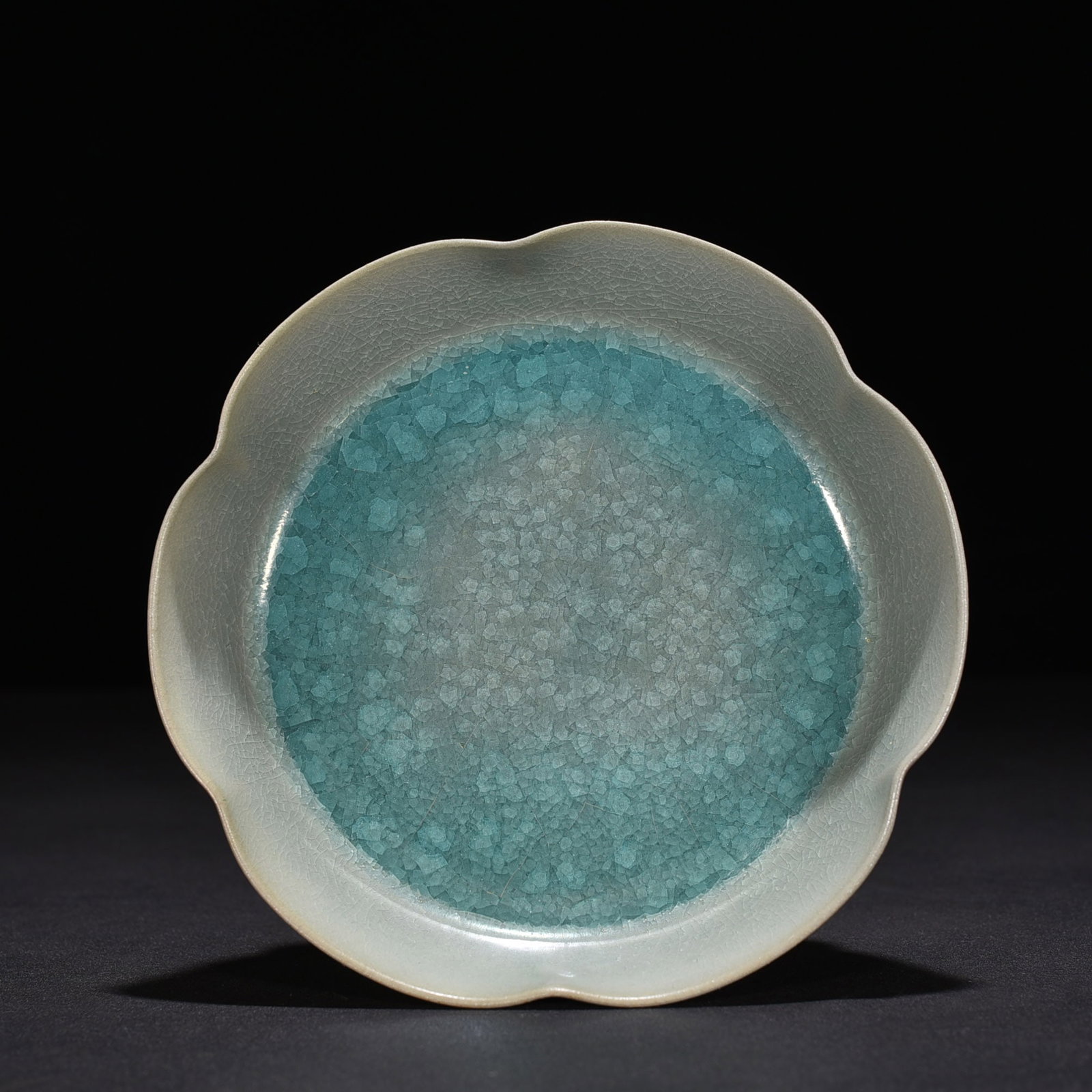 An Exquisite Chinese Ru kiln azure glaze ice crackled sunflower wash: Size: Width 15 cm - Height 4 cm |Materials: Porcelain |Style Dynasty: Song Dynasty |Attribution: 10th-c |Object: sunflower wash
