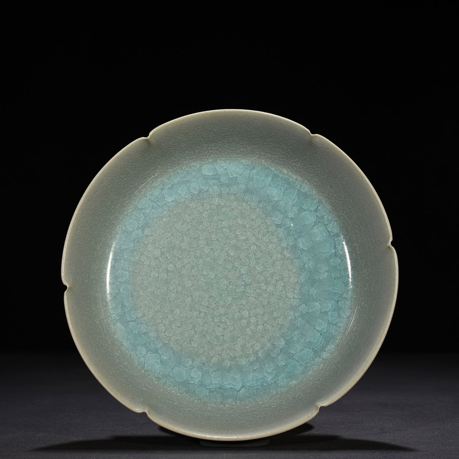 An Exquisite Chinese Ru kiln azure glaze ice crackled sunflower wash: Size: Width 20 cm - Height 5 cm |Materials: Porcelain |Style Dynasty: Song Dynasty |Attribution: 10th-c |Object: sunflower wash