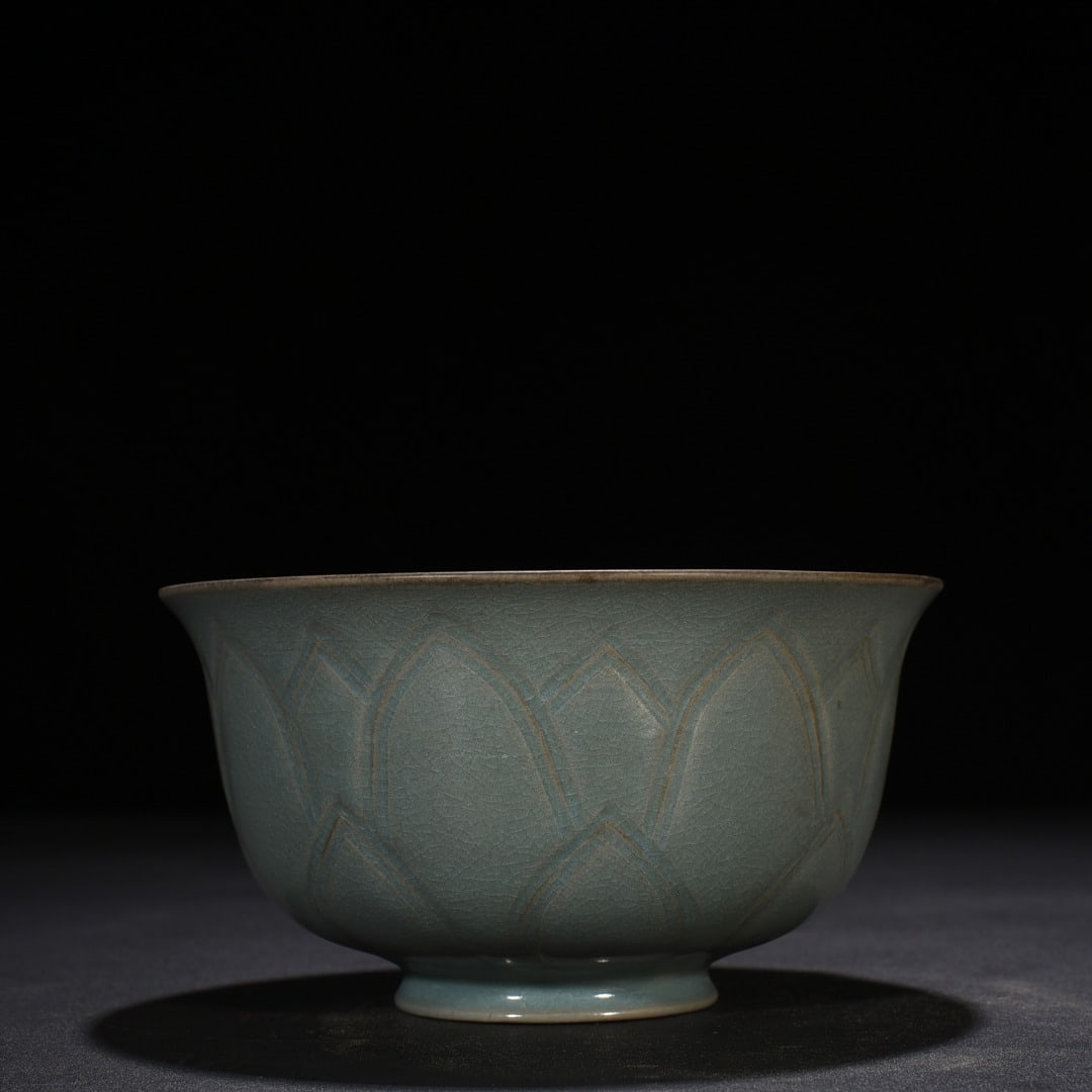 An Exquisite Chinese Ru Kiln azure glaze bowl with lotus petal pattern: Size: Width 18 cm - Height 10 cm |Materials: Porcelain |Style Dynasty: Song Dynasty |Attribution: 10th-c |Object: bowl