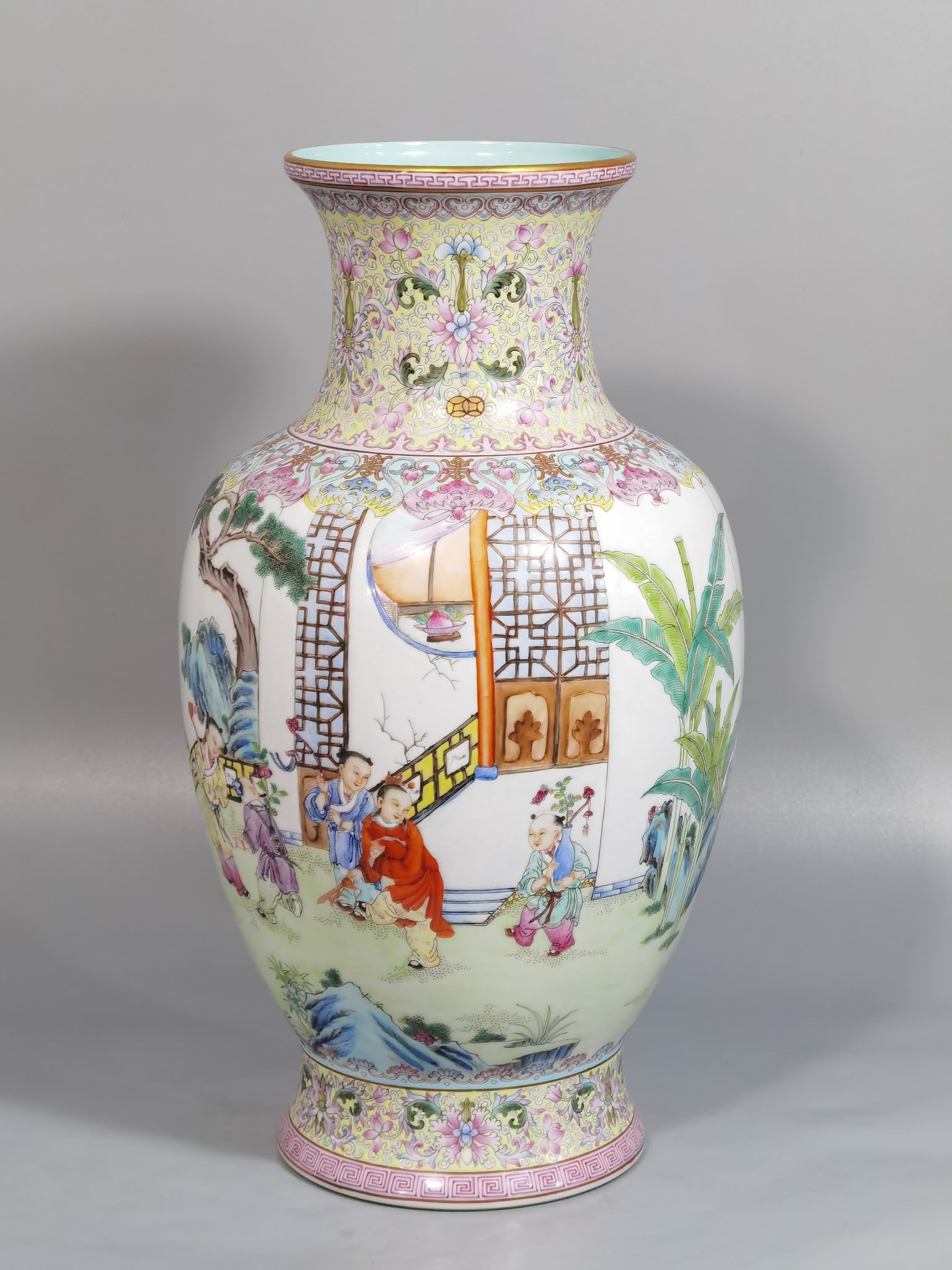 An Exquisite Chinese pastel green upper and lower green pattern border Tongjing boy bottle: Size: Height 31 cm - Width 17 cm |Materials: Porcelain |Style Dynasty: Qing dynasty |Inscription: Qianlong Mark |Object: bottle