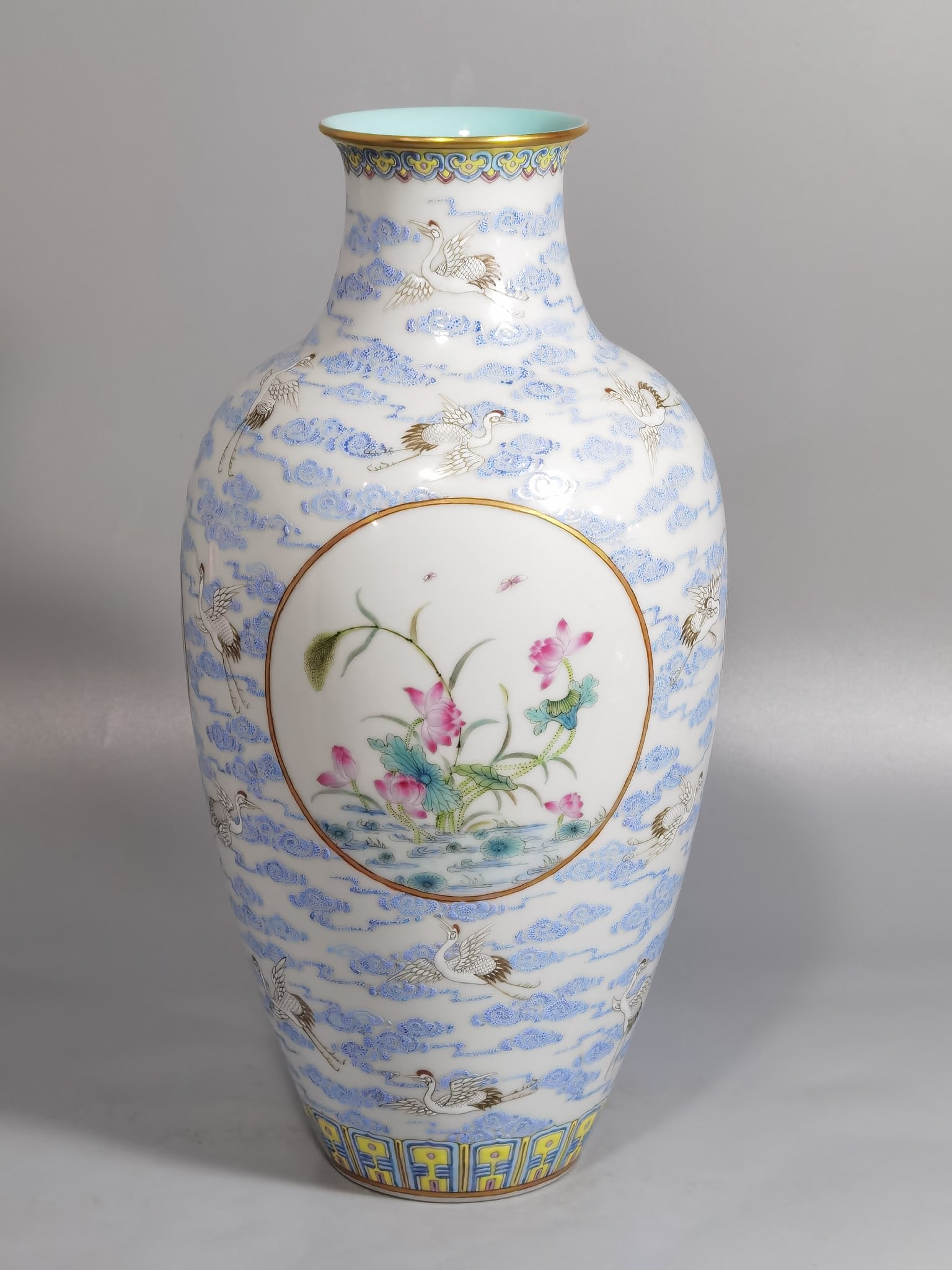 An Exquisite Chinese Pastel cloud and crane pattern window flower vase: Size: Height 26.6 cm - Width 13.5 cm |Materials: Porcelain |Style Dynasty: Qing dynasty |Inscription: Qianlong Mark |Object: vase