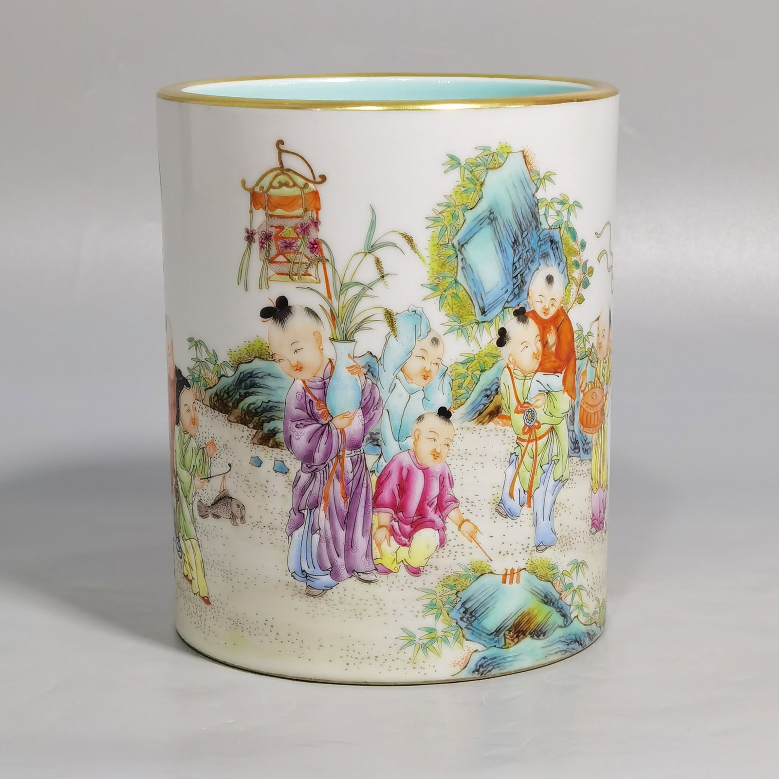 An Exquisite Chinese pastel sixteen boy drawing pen holder: Size: Height 12 cm - Width 10.3 cm |Materials: Porcelain |Style Dynasty: Qing dynasty |Inscription: Qianlong Mark |Object: pen holder